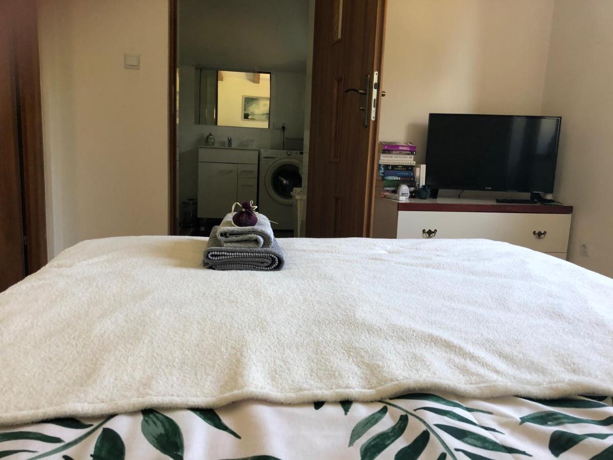 Czytelnia W Sadzie Villa Krzykawka Buitenkant foto