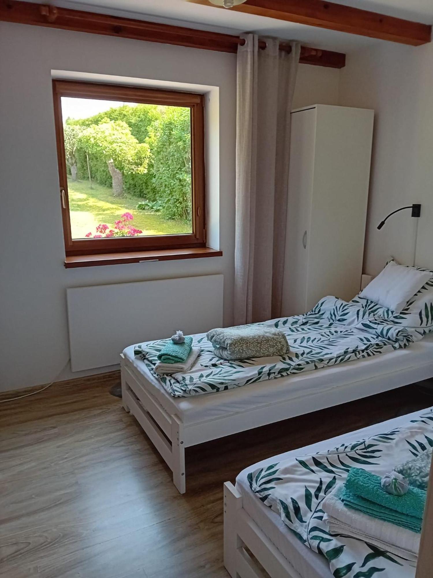 Czytelnia W Sadzie Villa Krzykawka Buitenkant foto
